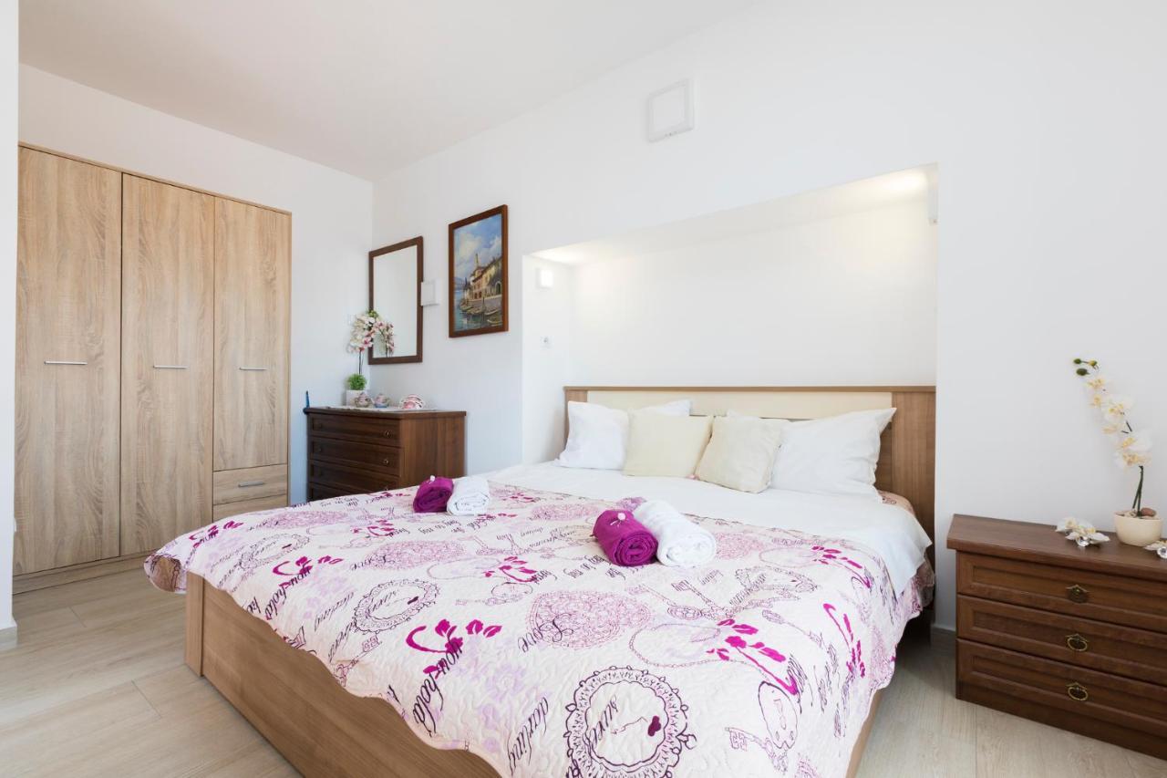 Apartmani I Soba Roberto I Mirjana Valun Εξωτερικό φωτογραφία