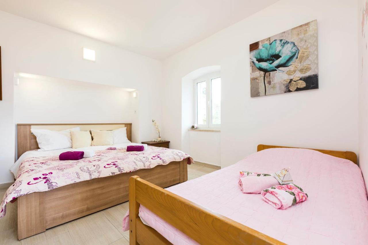 Apartmani I Soba Roberto I Mirjana Valun Εξωτερικό φωτογραφία