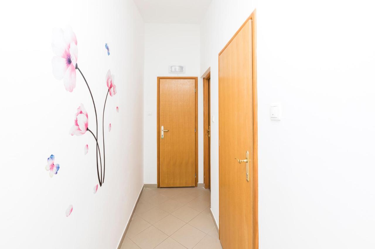 Apartmani I Soba Roberto I Mirjana Valun Εξωτερικό φωτογραφία
