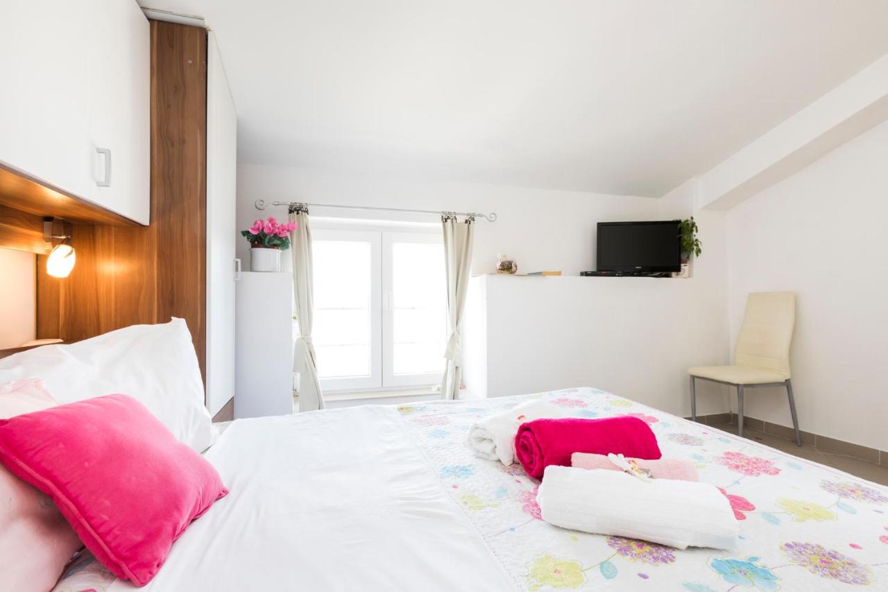Apartmani I Soba Roberto I Mirjana Valun Εξωτερικό φωτογραφία