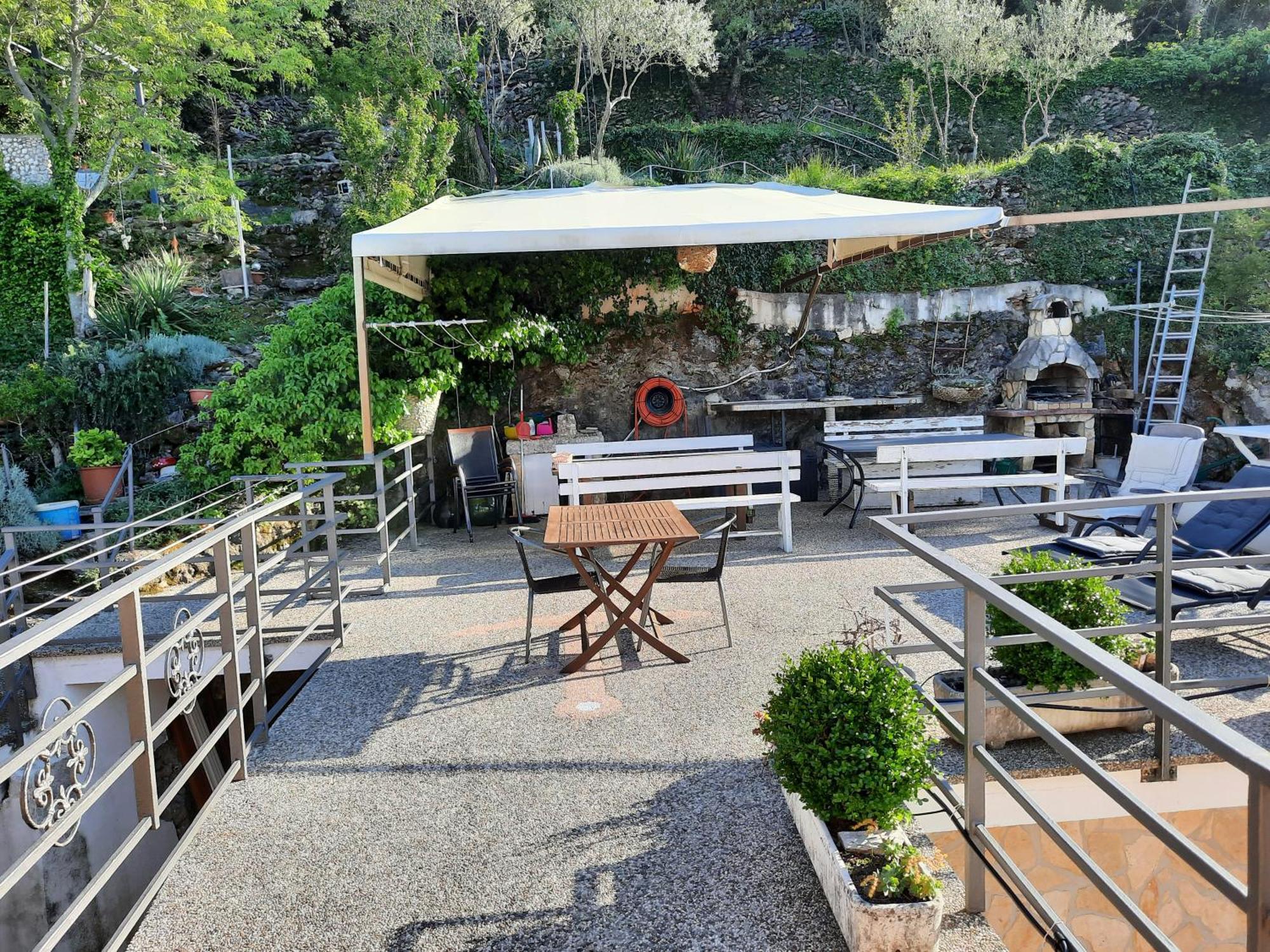Apartmani I Soba Roberto I Mirjana Valun Εξωτερικό φωτογραφία